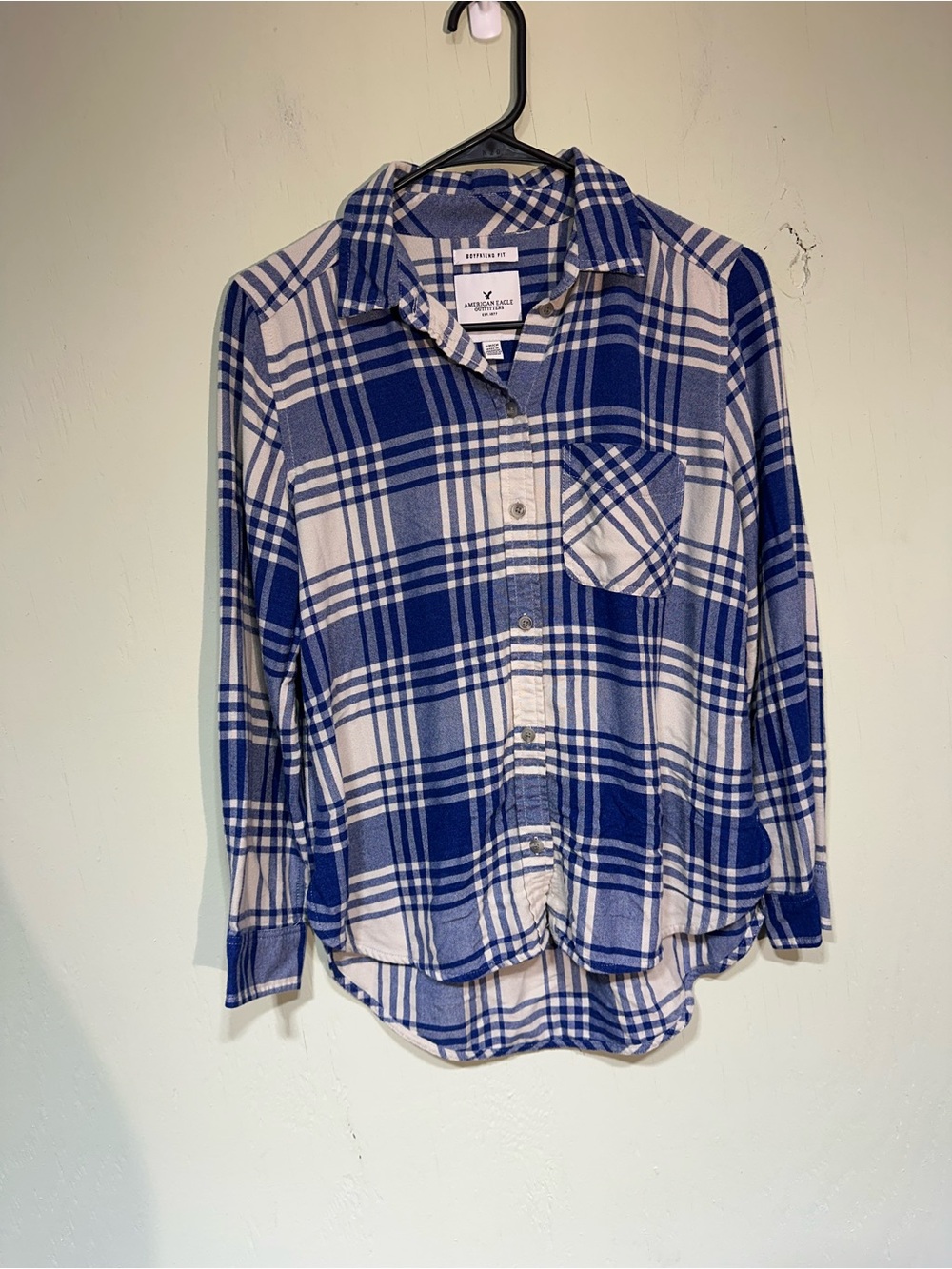 American Eagle boyfriend fit blue and white plaid viscose blend button up small